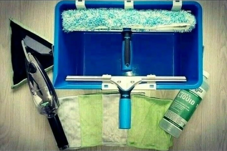 Verwendete Reinigungsausrüstung: Abzieher, Mikrofasertücher und Reinigungsmittel
