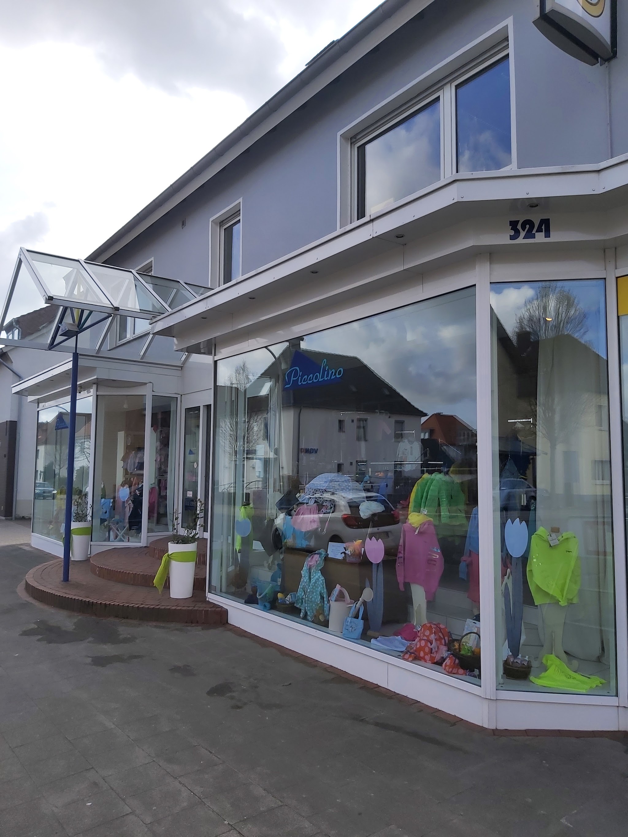 Gereinigtes Schaufenster eines Ladengeschäfts